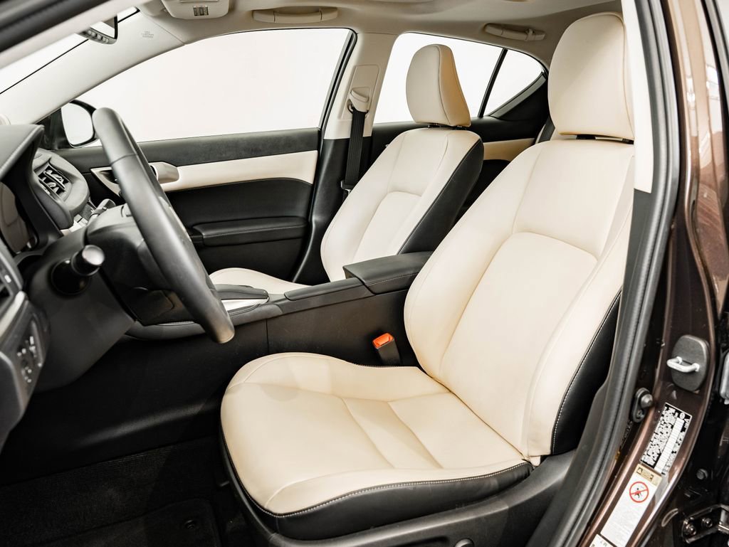 Used 2014 Pearl Lexus 200h image 21