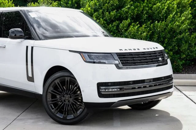 New 2026 Fuji White Land Rover SE image 9