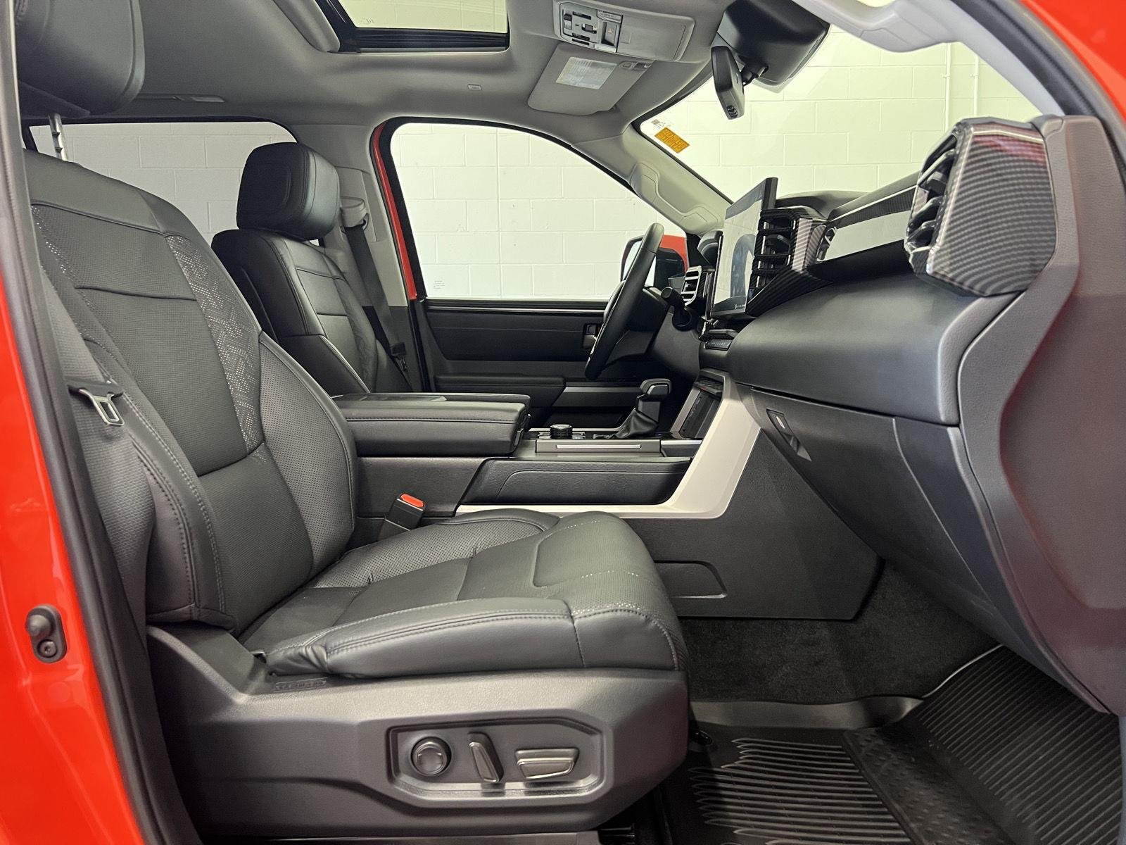 2024 Toyota Sequoia SR5 - Photo 30