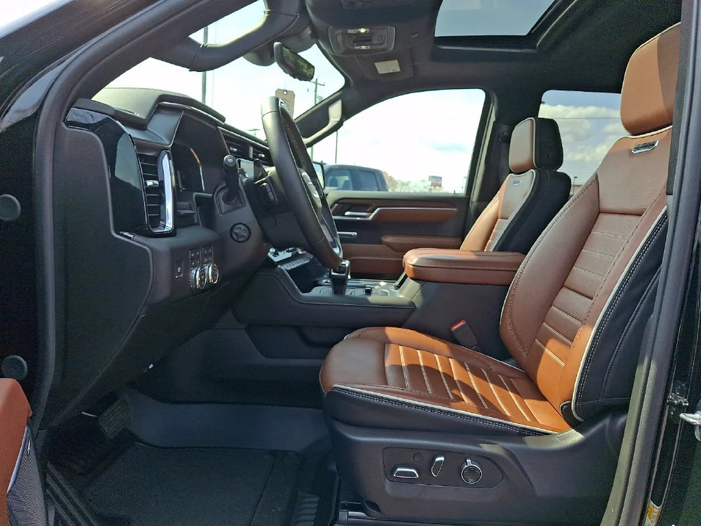 Used 2025 Onyx Black GMC Denali Ultimate image 15