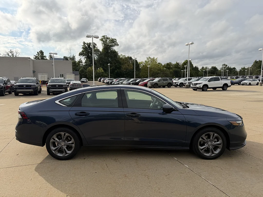 Used 2024 Canyon River Blue Metallic Honda EX image 4