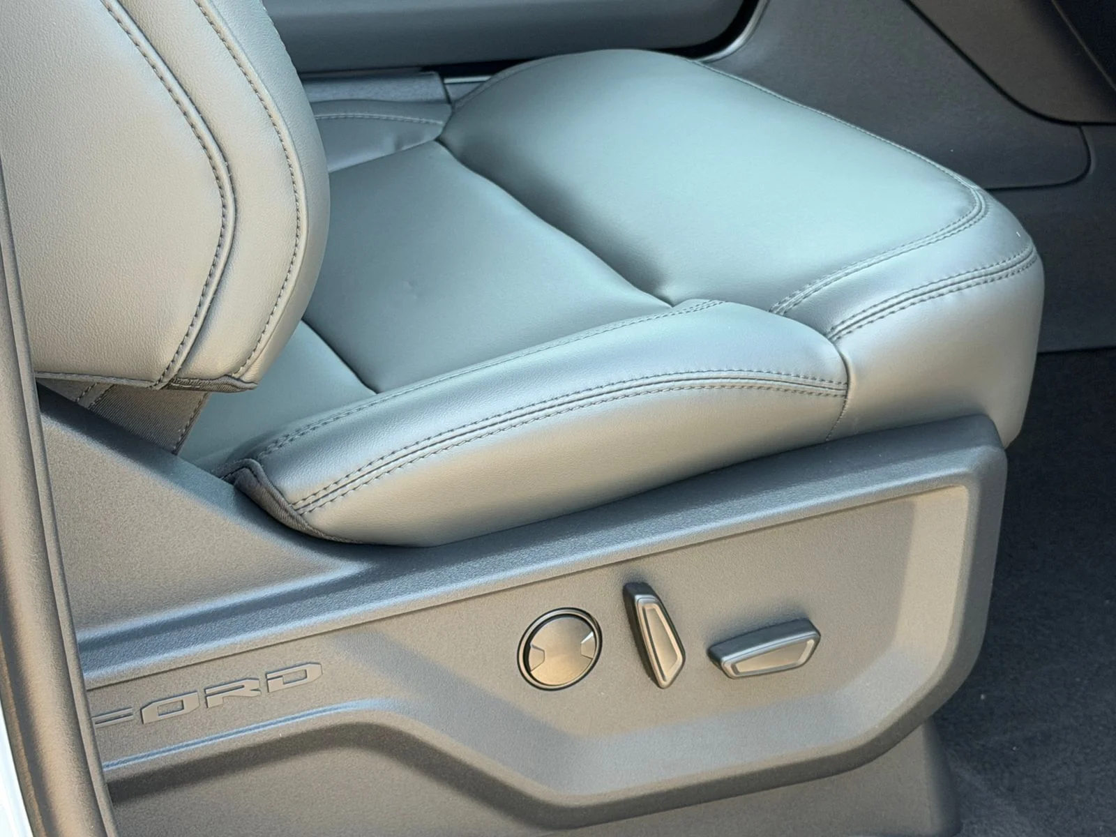 New 2027 Glacier Gray Metallic Tri-Coat Ford Active image 9