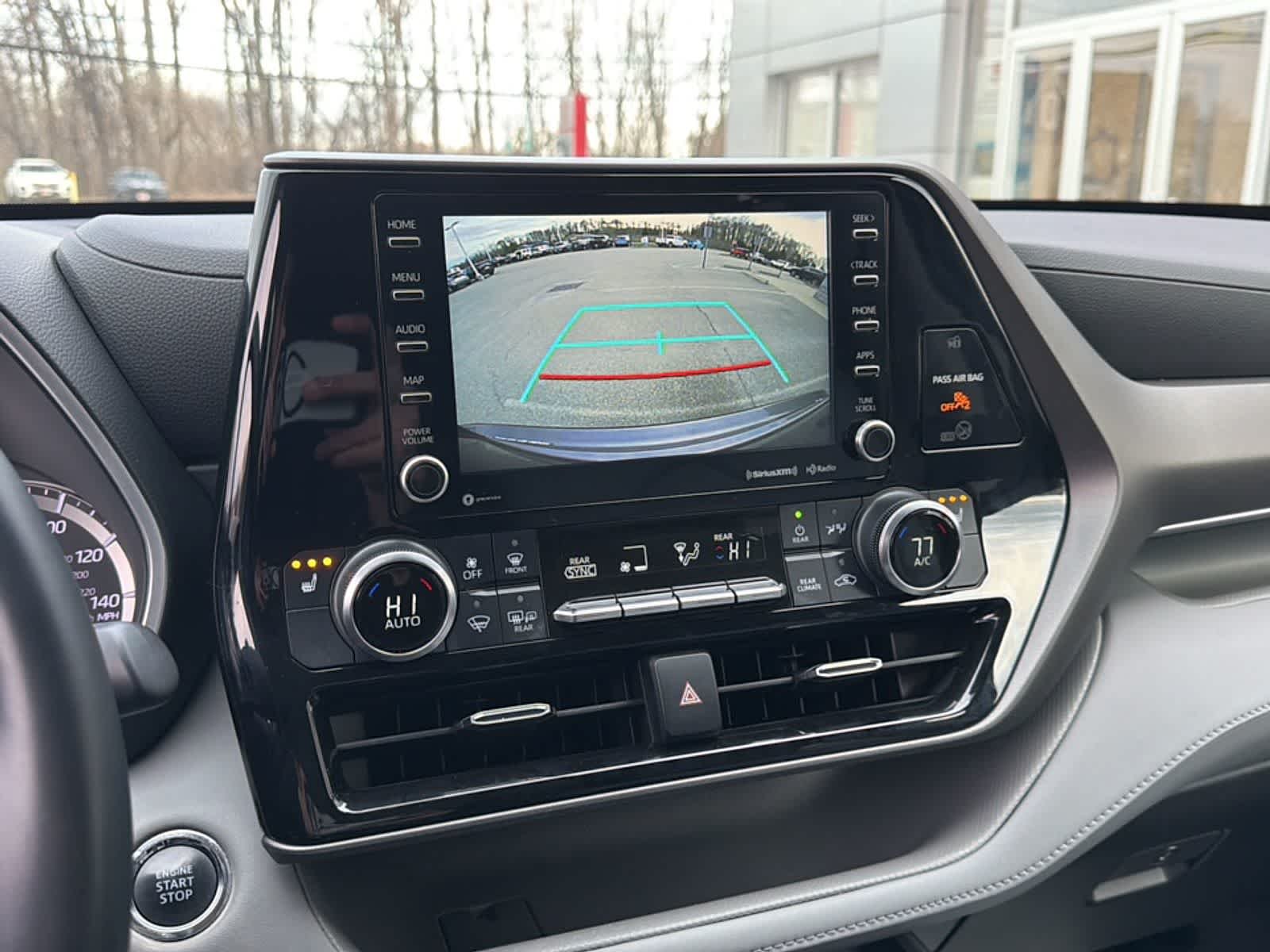 2022 Toyota Highlander XLE - Photo 16