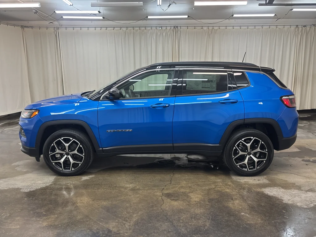New 2026 Hydro Blue Pearl-Coat Exterior Paint Jeep Limited image 10