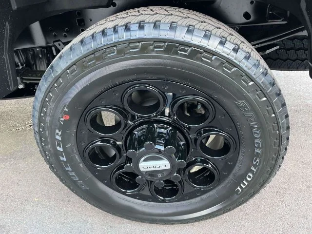 New 2027 Glacier Gray Metallic Tri-Coat Ford F-250® Lariat® image 12