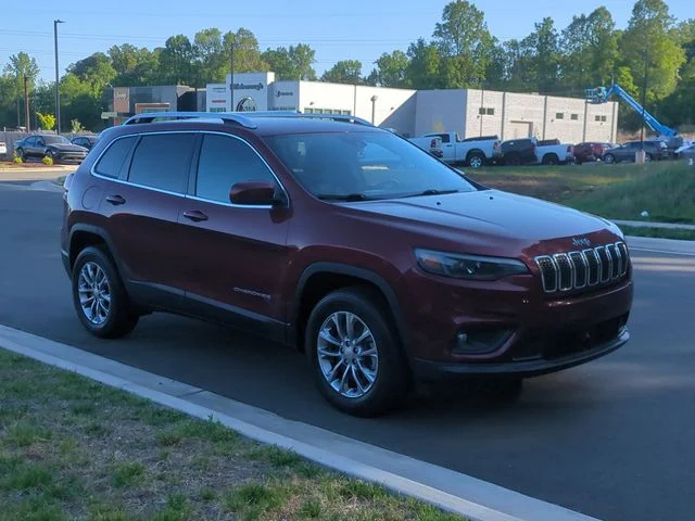 Used 2021 Red Jeep Latitude Lux image 15