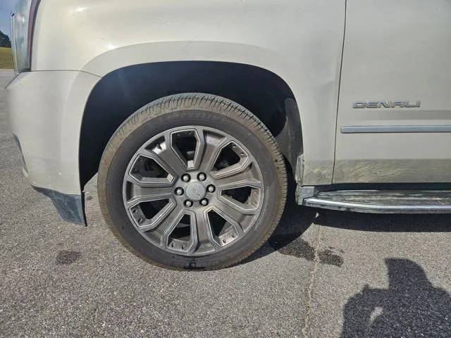 Used 2016 SPARKLING SILVER METALLIC GMC Denali image 28