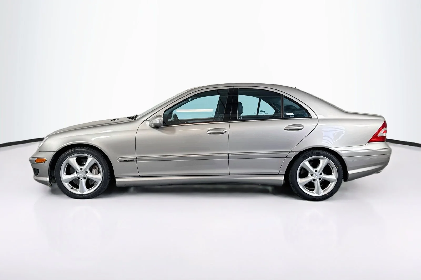Used 2005 Gold Mercedes-Benz 1.8L image 8