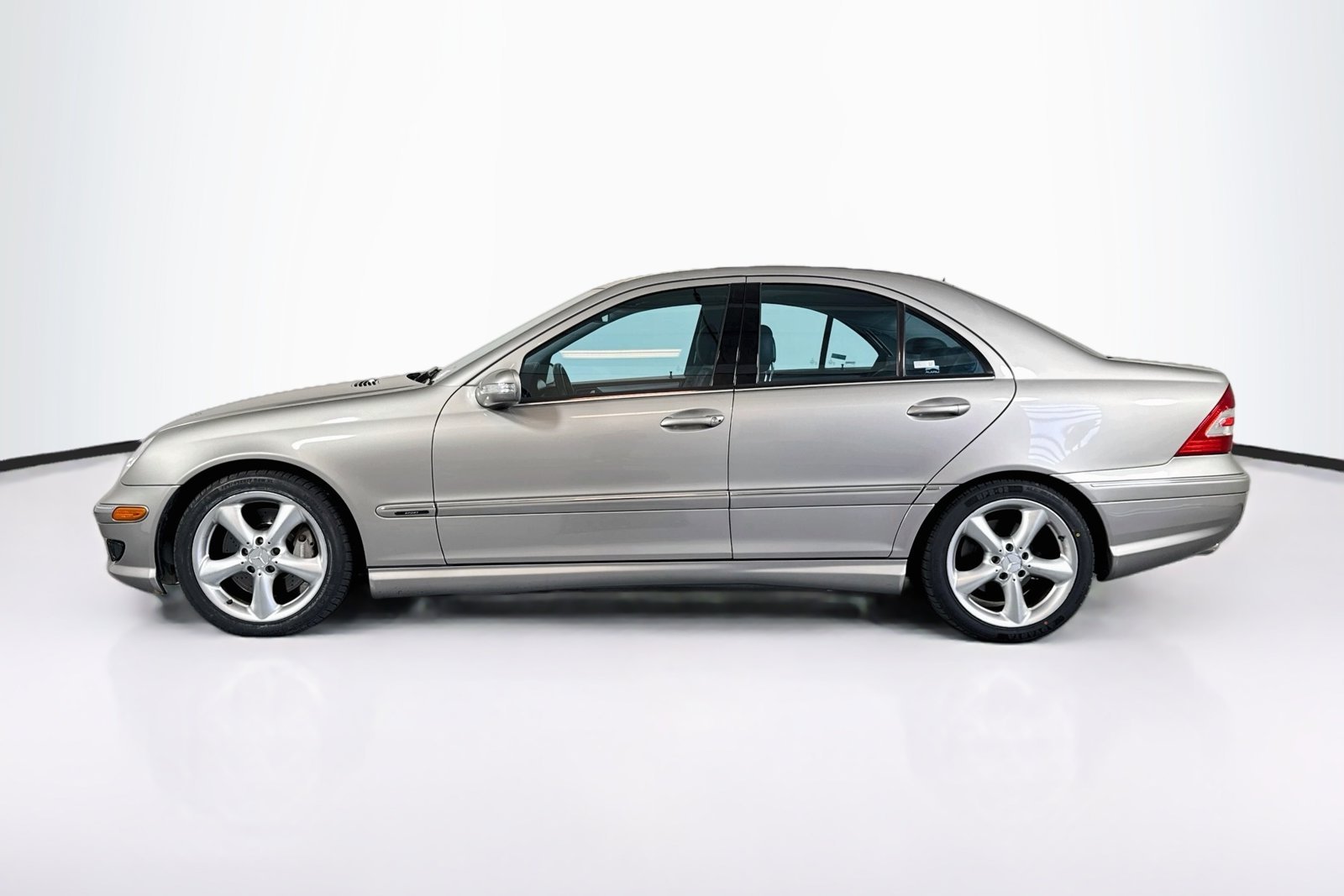 Used 2005 Gold Mercedes-Benz 1.8L image 8
