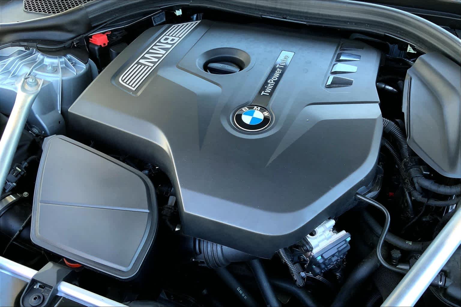 Used 2018 Glacier Silver Metallic BMW 530i image 32