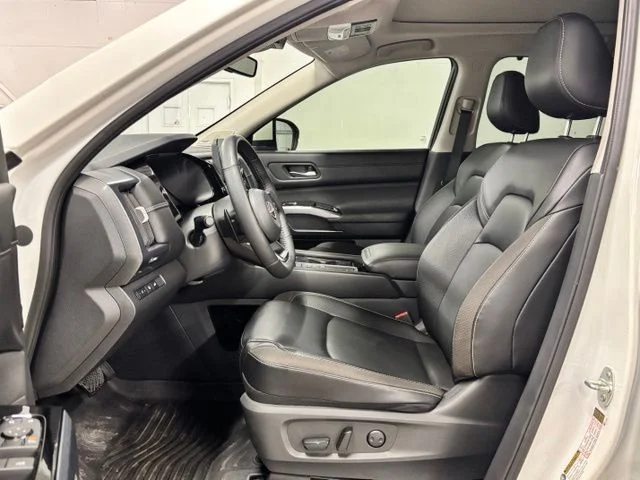 Used 2024 White Nissan SL image 17