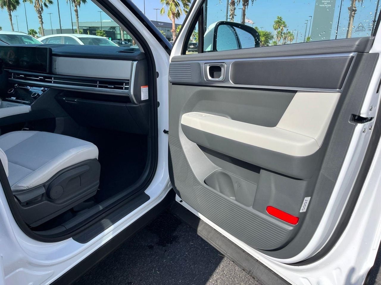 New 2027 White Hyundai SE image 20