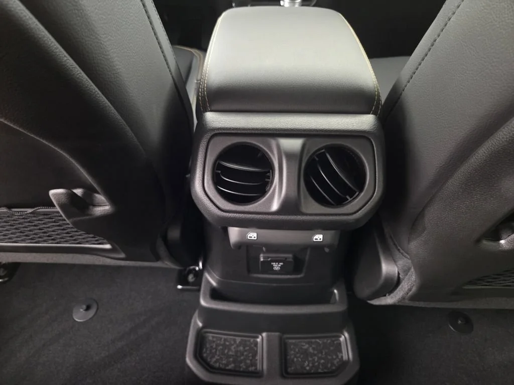 New 2026 Black Clear-Coat Exterior Paint Jeep Sahara image 19