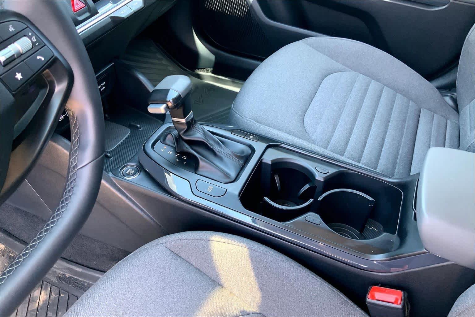 Used 2025 Snow White Pearl Kia EX image 17