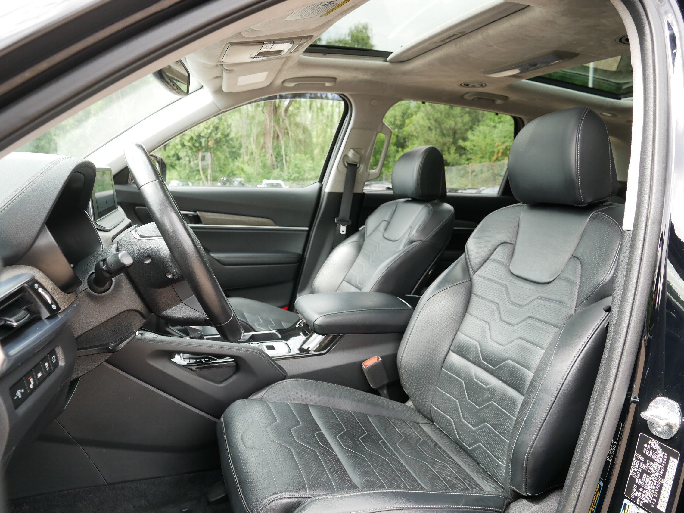 Certified Used 2022 Ebony Black Kia SX image 34