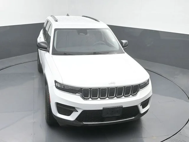 Used 2024 White Jeep Laredo image 36