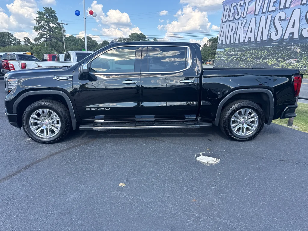 Used 2025 Onyx Black GMC Denali image 8