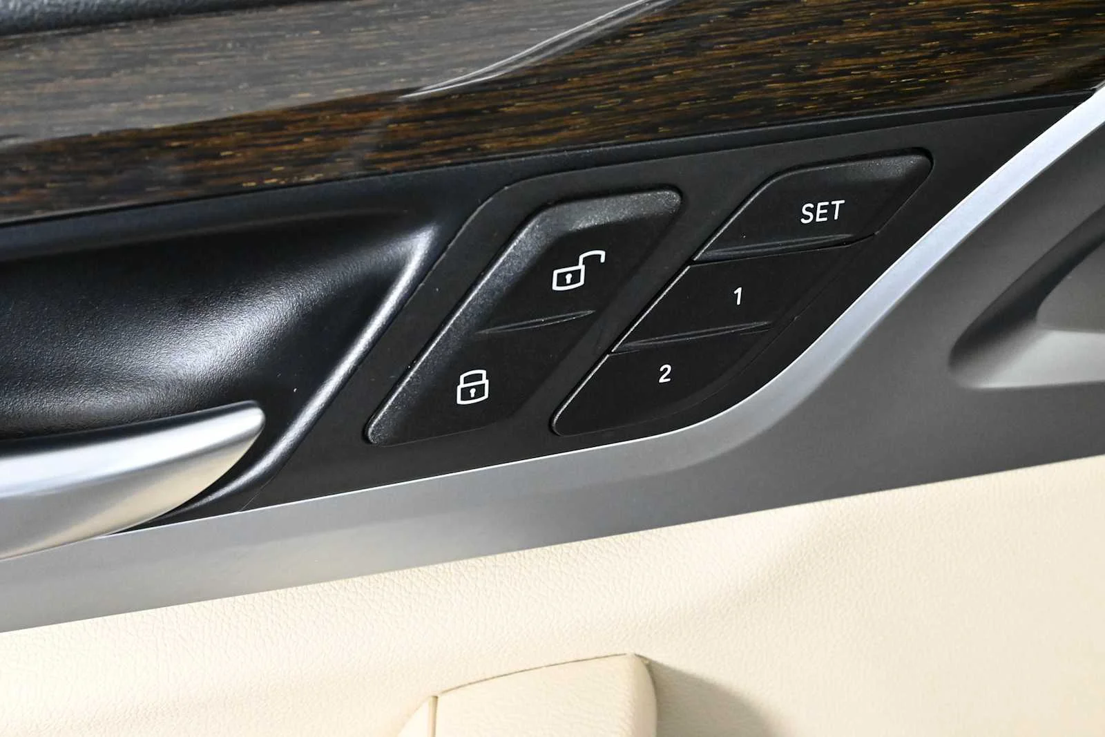 Used 2020 Mineral White Metallic BMW sDrive30i image 22