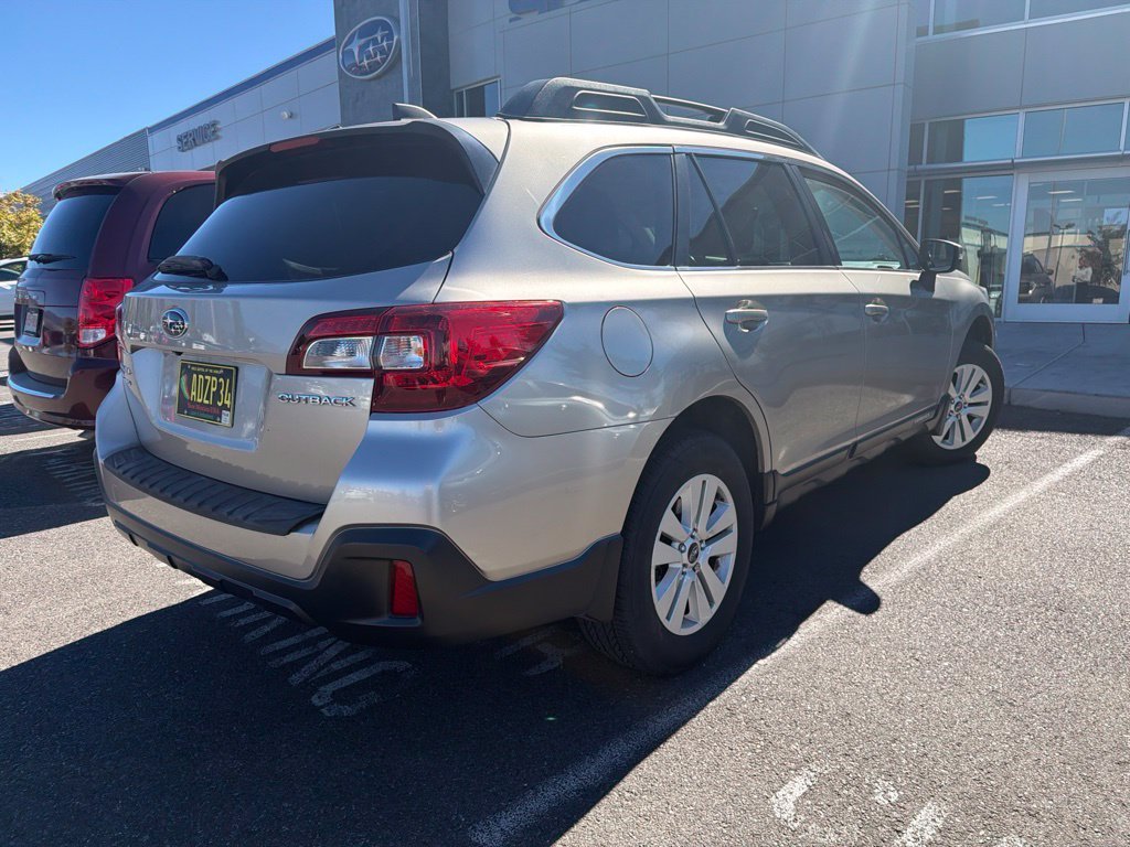 Used 2018 Gray Subaru 2.5i Premium image 6