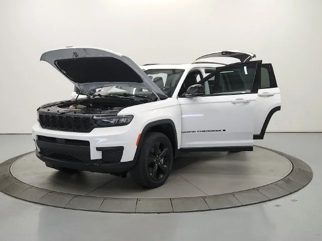 Used 2024 White Jeep Altitude X image 11