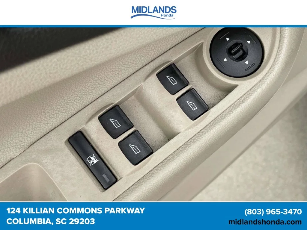 Used 2013 Oxford White Ford SE image 16
