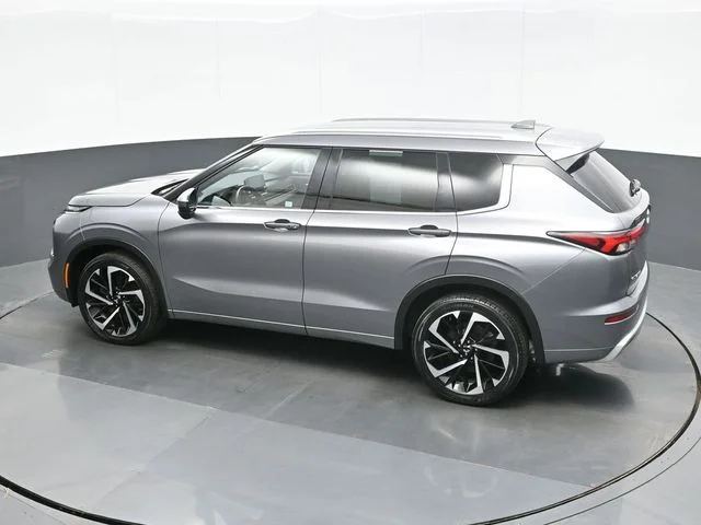 Used 2022  Mitsubishi SEL image 11