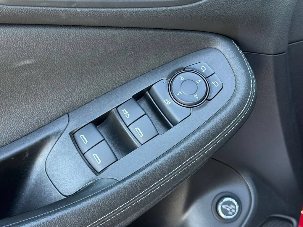 Used 2022 CINNABAR METALLIC Buick Select image 31