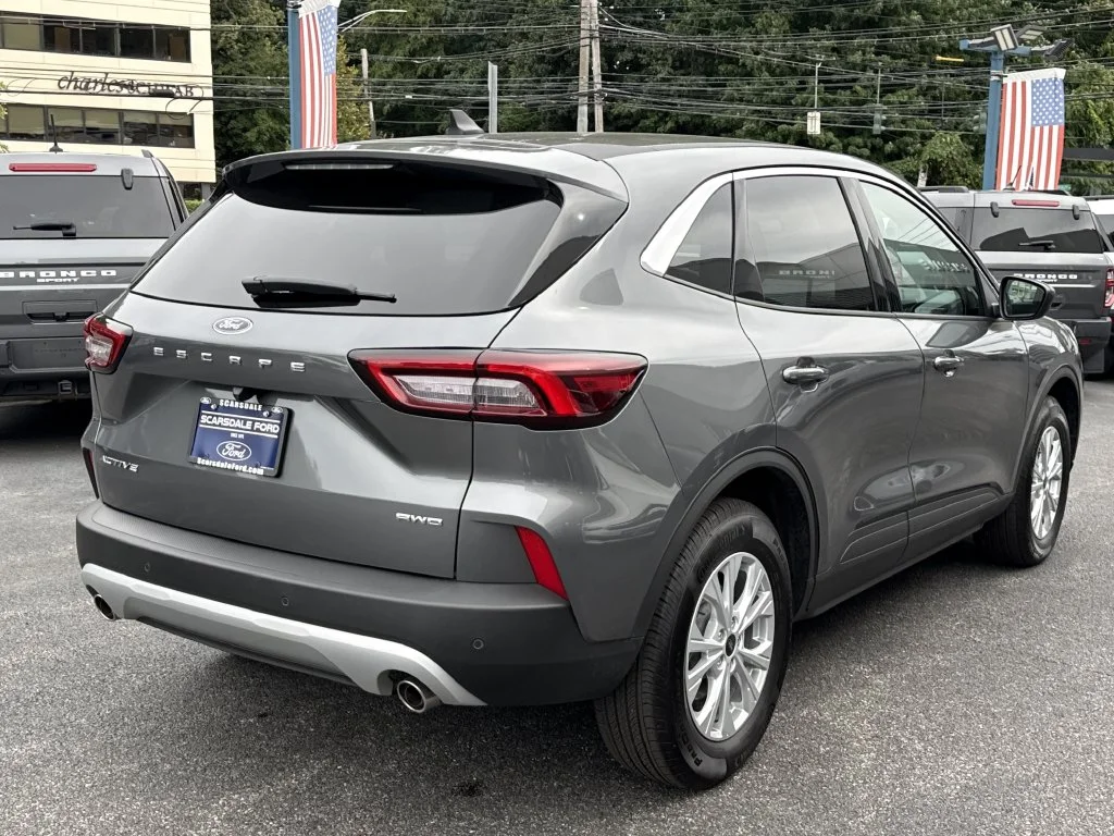 Used 2023 Gray Ford Active image 4