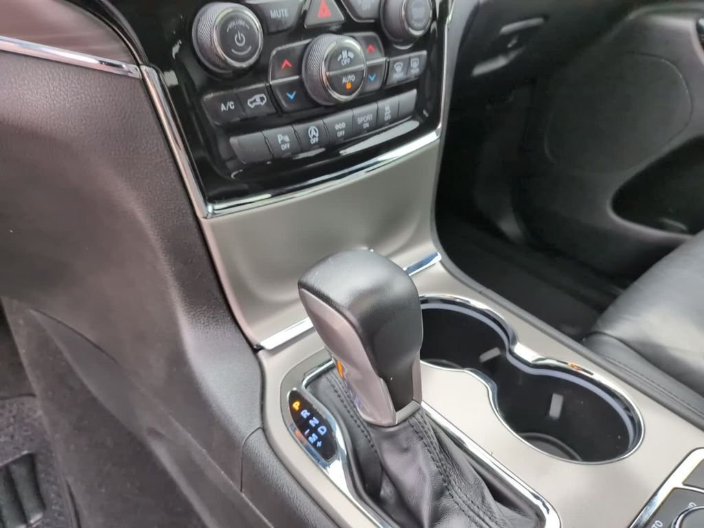 Used 2022 White Jeep Limited image 29