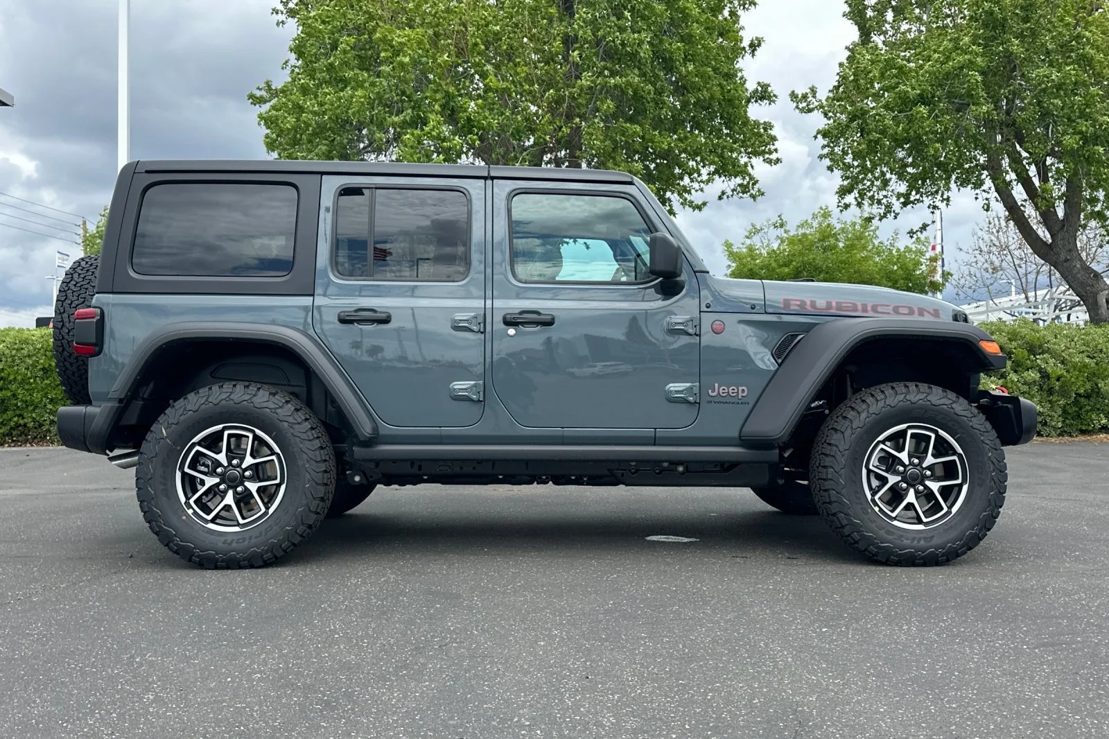 New 2026 Anvil Clear-Coat Exterior Paint Jeep Rubicon image 3