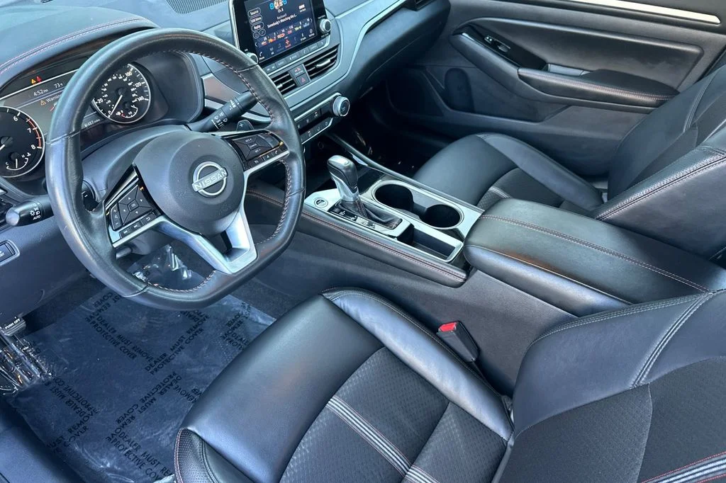 2025 Nissan Altima SR - Photo 10