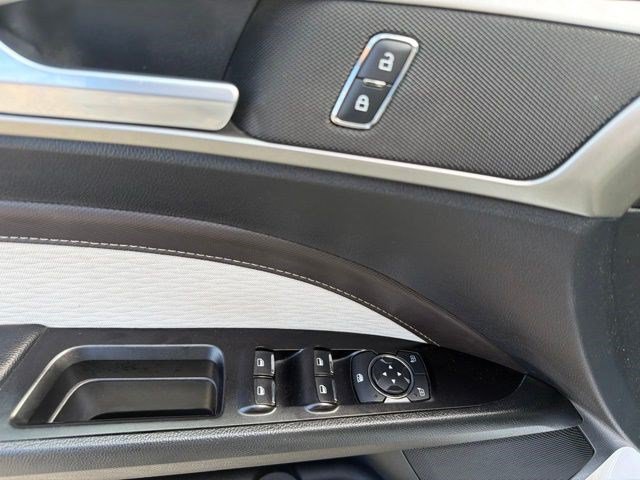 Used 2019 Oxford White Ford SE image 13