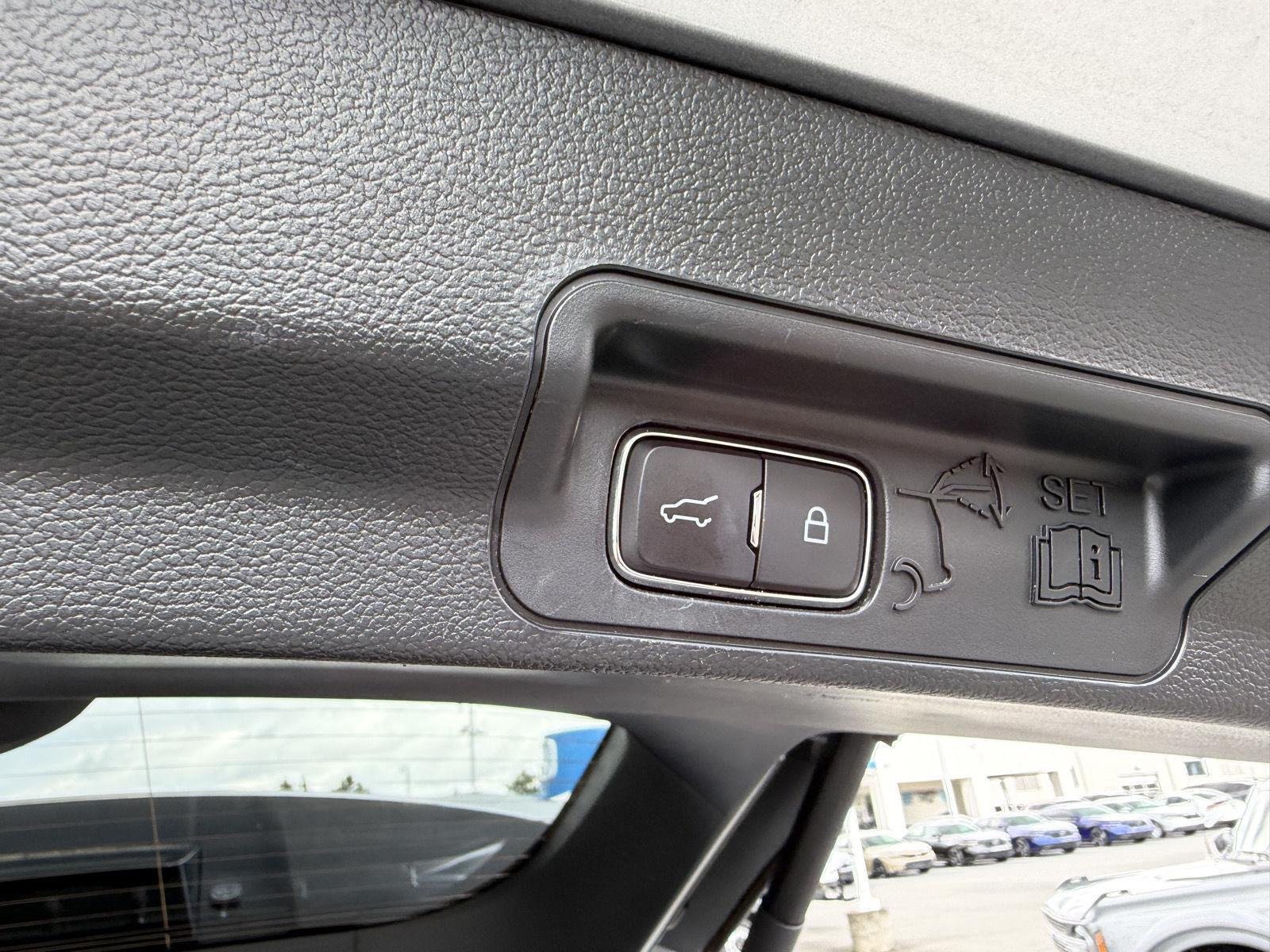 Used 2023 Iconic Silver Ford XLT image 38