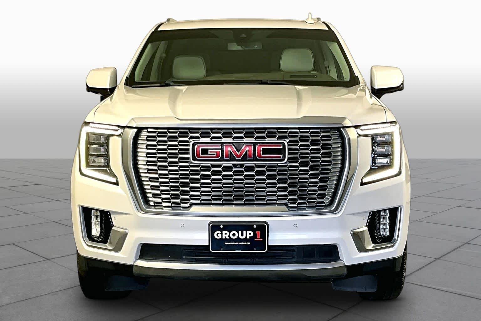 Used 2021 White Frost Tricoat GMC Denali image 4