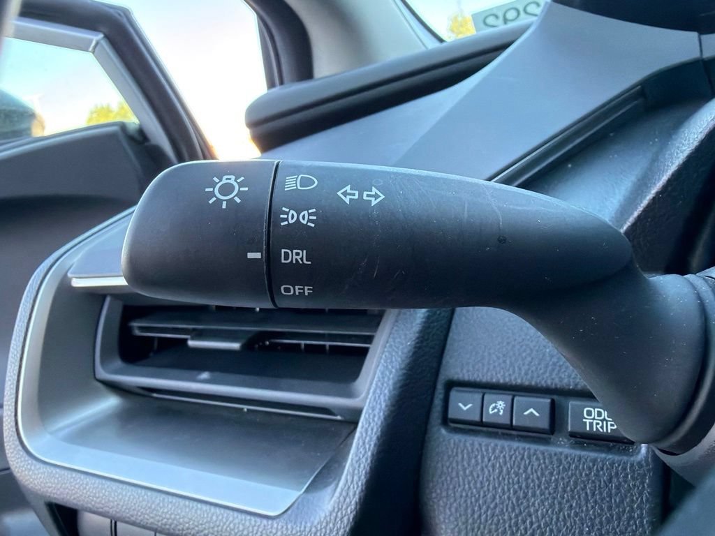 Used 2025 Cutting Edge Toyota LE image 31