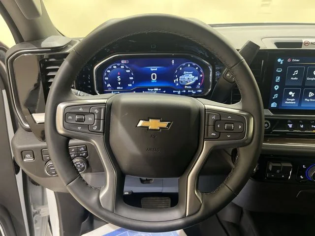 Used 2025 Summit White Chevrolet LT image 10