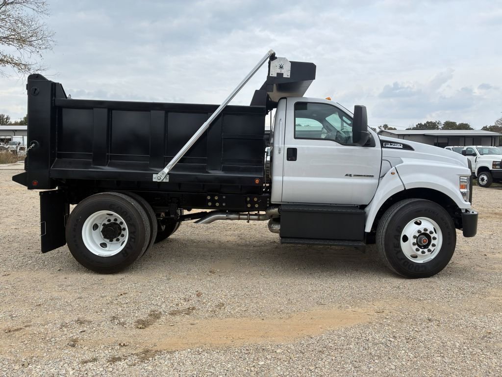 New 2025 Oxford White Ford Base image 3