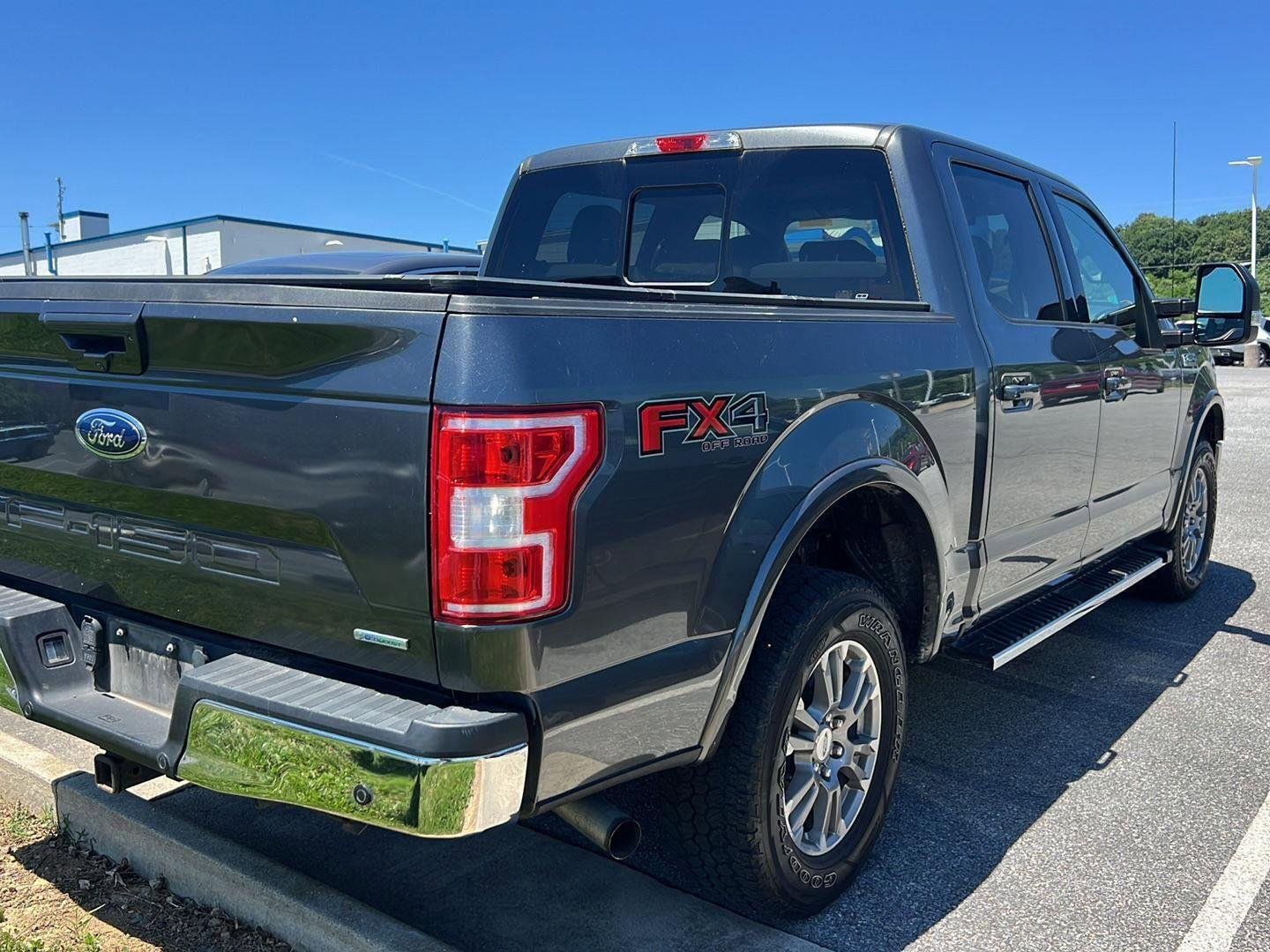 Used 2018 Magnetic Ford LARIAT image 4