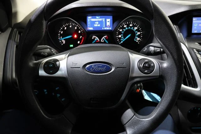 Used 2014 Race Red Ford SE image 17