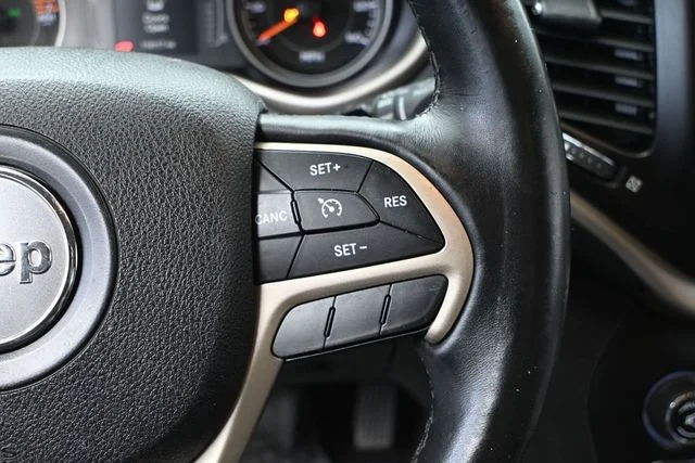 Used 2016 Gray Jeep Latitude image 27