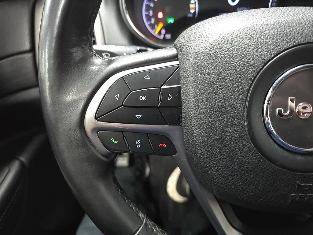 Used 2018 Red Jeep Laredo image 21