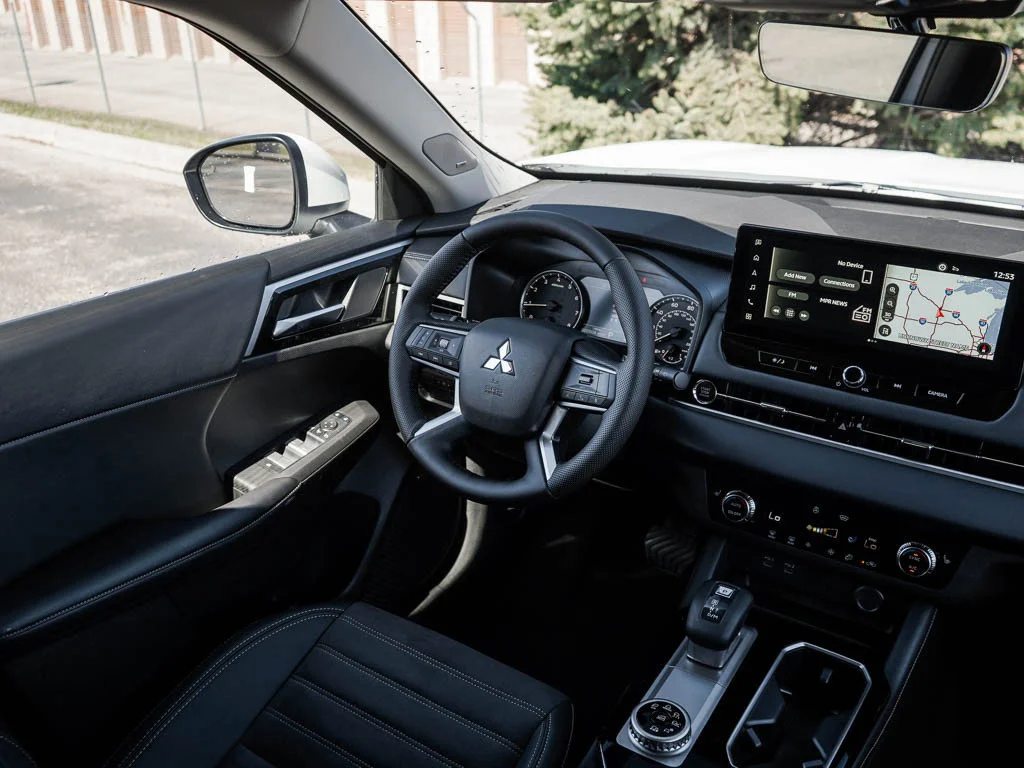 New 2026 White Diamond Mitsubishi SE image 14