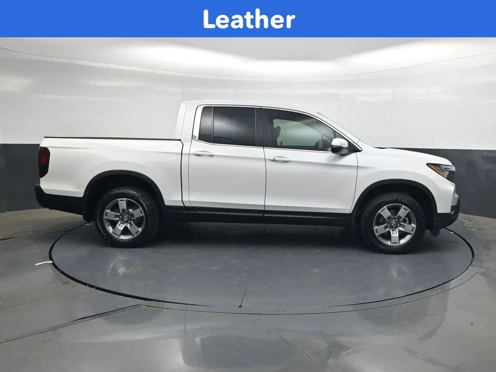 Certified Used 2026 Platinum White Pearl Honda RTL image 3