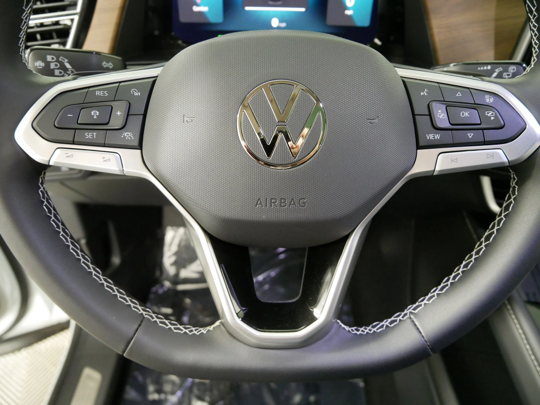 New 2026 Opal White Pearl Volkswagen 2.0T SE w/Technology image 26