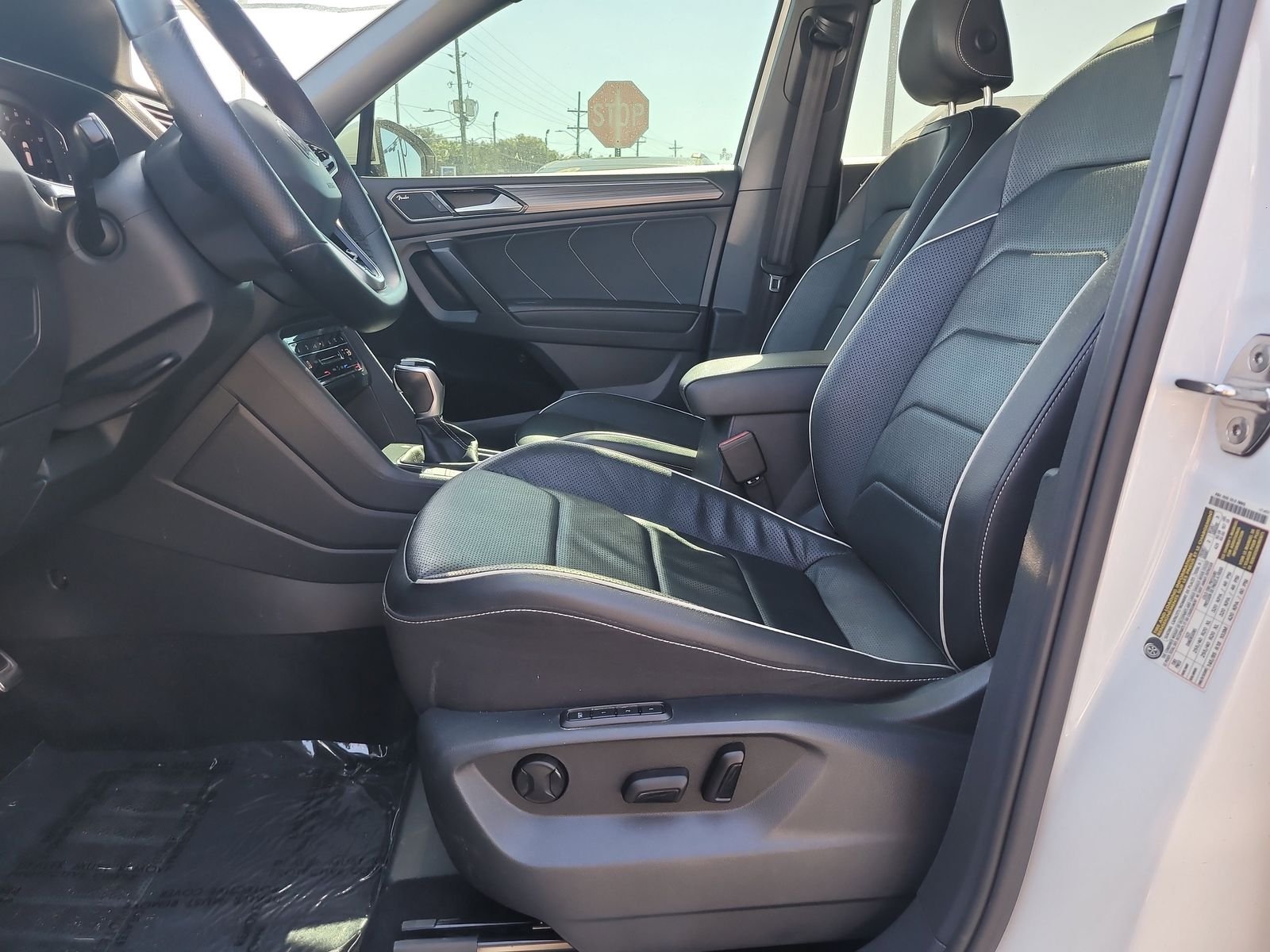 2022 Volkswagen Tiguan SEL R-LINE - Photo 18