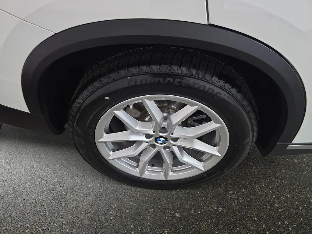 Used 2021 Alpine White BMW xDrive40i image 32