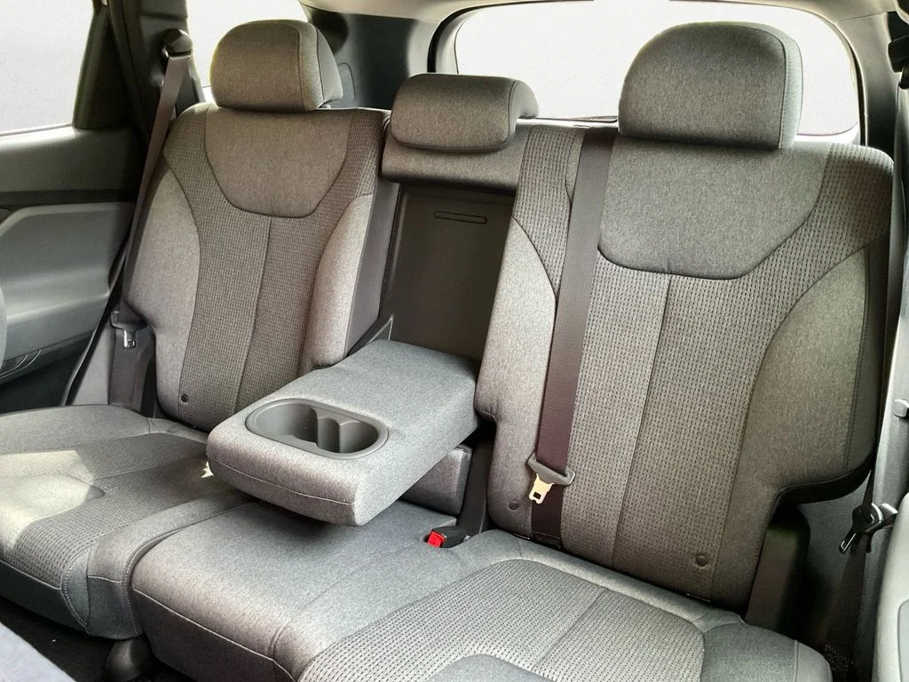 Used 2023 Silver Hyundai SEL image 9