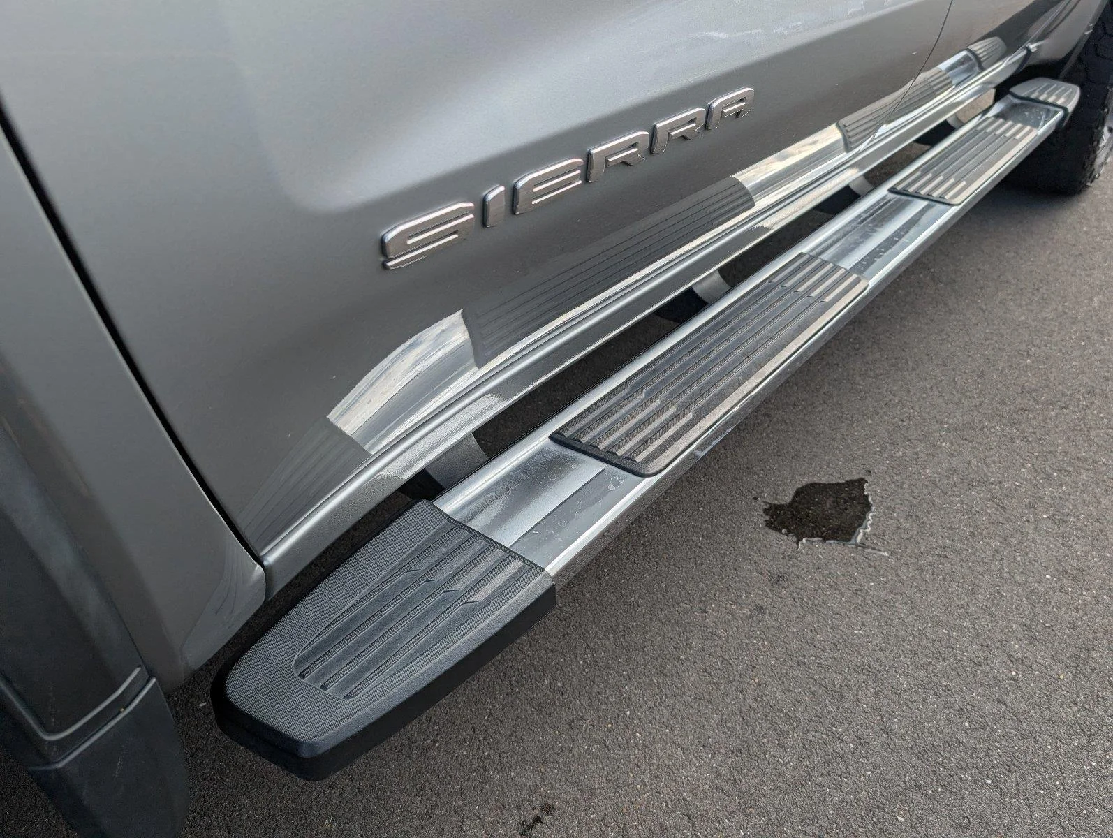 Used 2023 STERLING METALLIC GMC SLT image 13