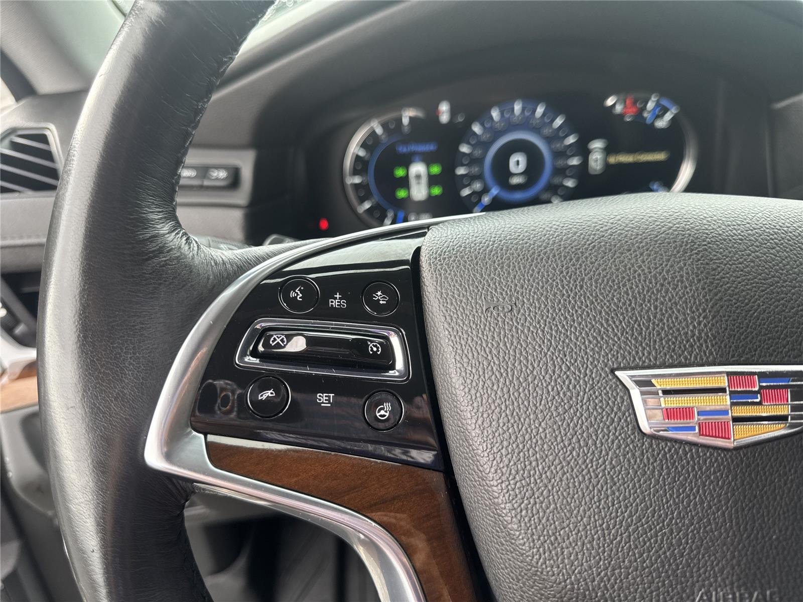 Used 2020 CRYSTAL WHITE TRICOAT Cadillac Premium Luxury image 22