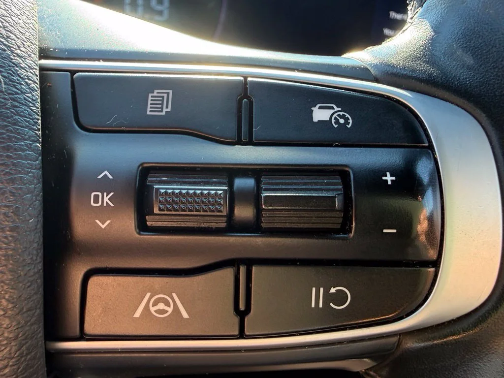 Used 2023 White Kia X-Line image 15